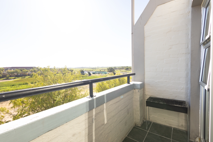 2 Bedroom Property for Sale in Uitzicht Western Cape